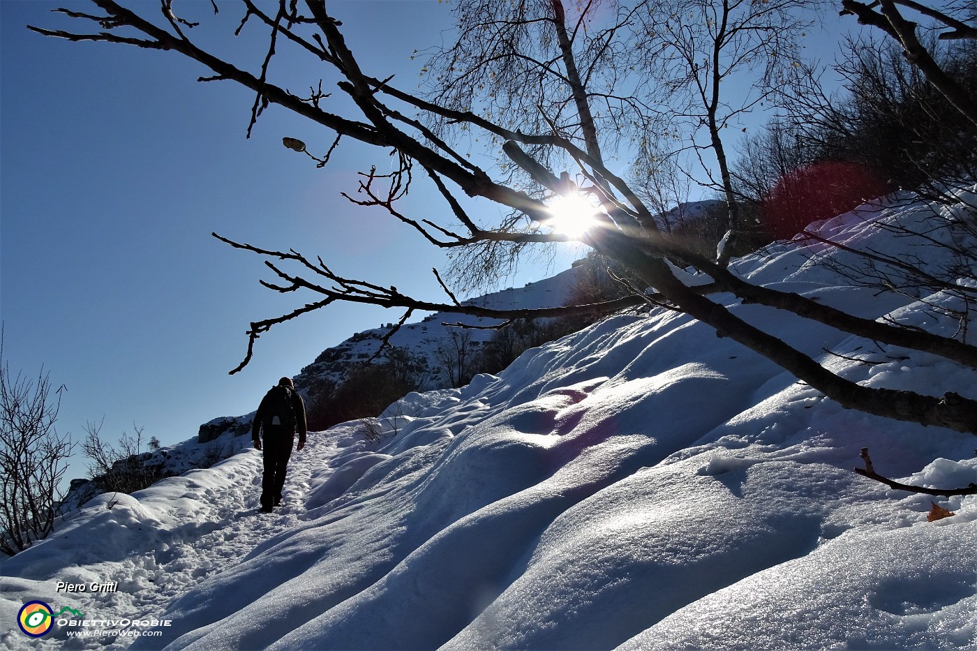 35 Neve ghiacciata sul sentiero....calzo ramponcini.JPG